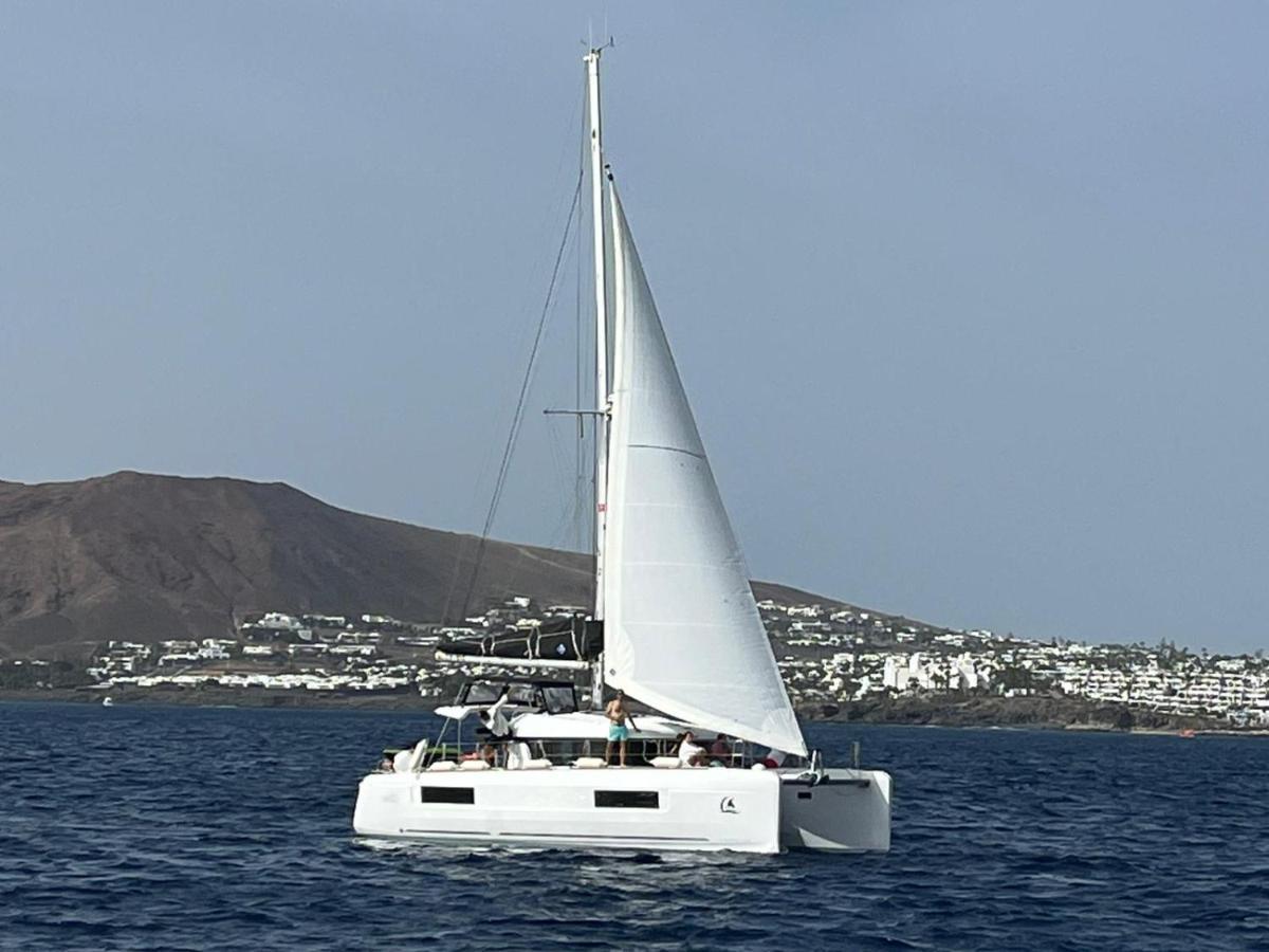 Catamaran White Beach *